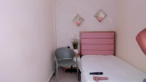 Snapshot of lux_noxentia chatting on 07.27.26 Luz online show from 07.27.26