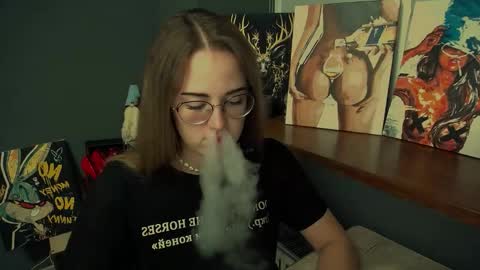 Snapshot of luxie_queen chatting on 09.25.25 Katie online show from 09.25.25