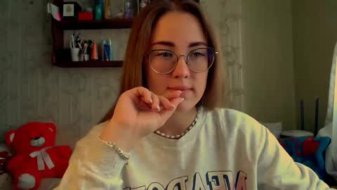 Snapshot of luxie_queen chatting on 10.02.25 Katie online show from 10.02.25