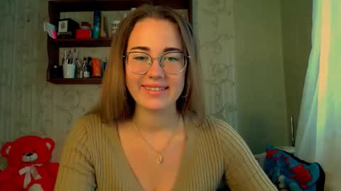 Snapshot of luxie_queen chatting on 10.11.25 Katie online show from 10.11.25