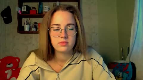 Snapshot of luxie_queen chatting on 10.14.25 Katie online show from 10.14.25