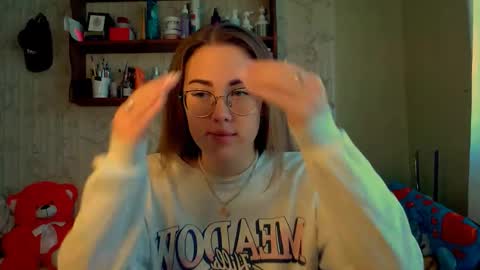 Snapshot of luxie_queen chatting on 10.20.25 Katie online show from 10.20.25