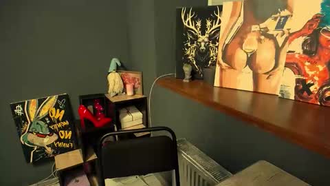 Snapshot of luxie_queen chatting on 11.26.25 Katie online show from 11.26.25