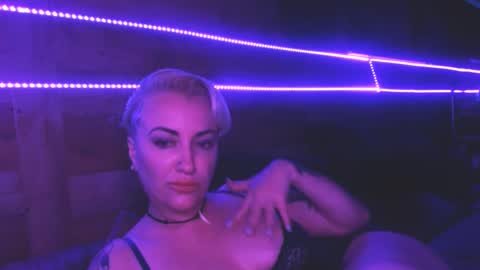 Lux Lovers Live online show from 10.07.25