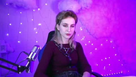 Snapshot of luxrayi chatting on 01.05.25 Ray online show from 01.05.25