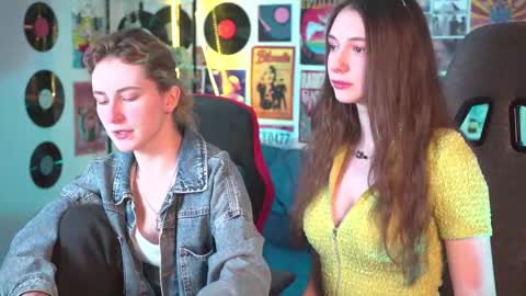 Snapshot of luxrayi chatting on 01.10.25 Ray online show from 01.10.25