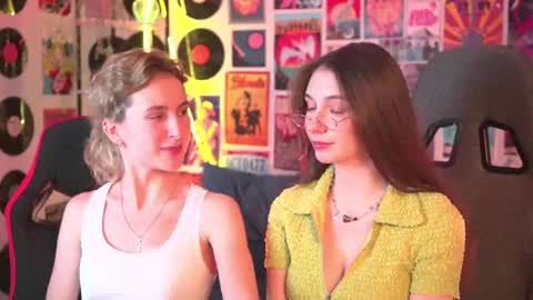 Snapshot of luxrayi chatting on 01.11.25 Ray online show from 01.11.25