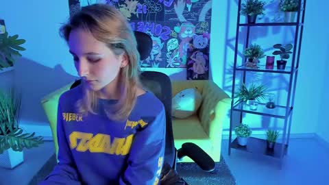 Snapshot of luxrayi chatting on 02.21.25 Ray online show from 02.21.25