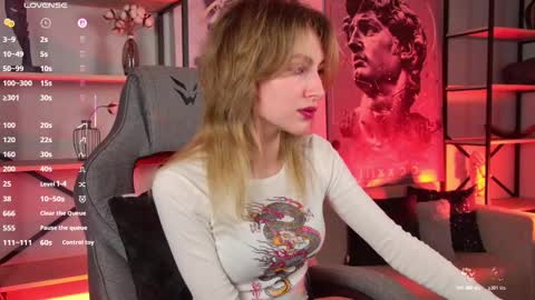 Snapshot of luxrayi chatting on 12.02.25 Ray online show from 12.02.25