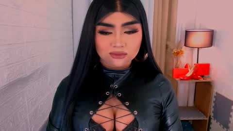 Snapshot of luxsasha chatting on 10.28.25 Sasha Blaire online show from 10.28.25