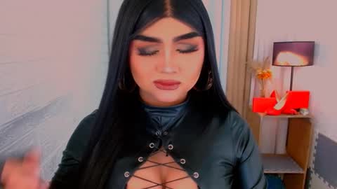 Snapshot of luxsasha chatting on 11.04.25 Sasha Blaire online show from 11.04.25