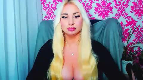 Snapshot of luxuriaaa chatting on 05.18.26 Luxuriaa online show from 05.18.26