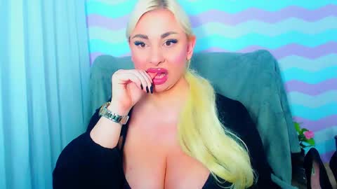Snapshot of luxuriaaa chatting on 06.14.26 Luxuriaa online show from 06.14.26