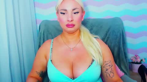 Snapshot of luxuriaaa chatting on 06.22.26 Luxuriaa online show from 06.22.26