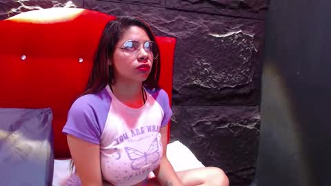 Snapshot of luxury_02 chatting on 11.23.25 Luxury online show from 11.23.25