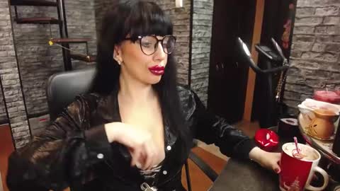Snapshot of luxurymistress chatting on 01.12.25 Spoiled dominant mindfucker mistress MakeupartistNail ArtistFitness and Yoga lover online show from 01.12.25