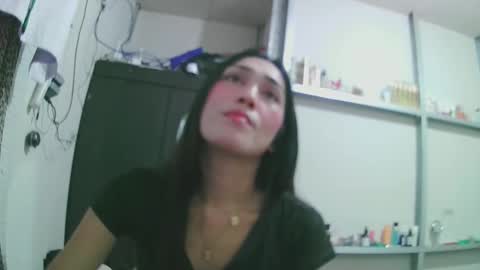 Snapshot of luxy27 chatting on 09.20.25 nikke online show from 09.20.25