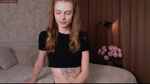 Snapshot of ly_lydia chatting on 11.21.25 ly lydia online show from 11.21.25