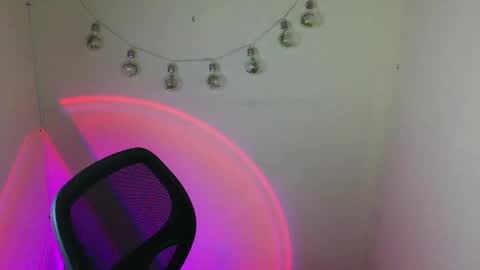 Call me Lia  online show from 04.27.26