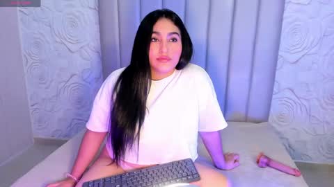 LYA DUBOIS  online show from 05.01.26