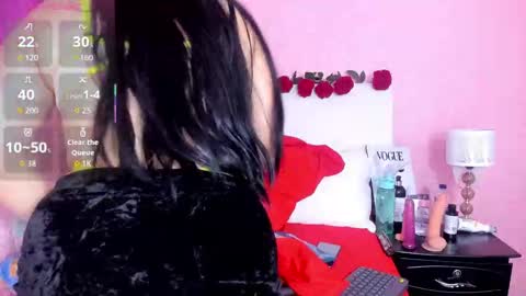 Snapshot of lyaa_collins_ chatting on 11.13.25 Lya online show from 11.13.25