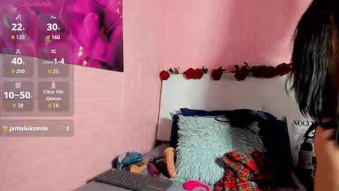 Snapshot of lyaa_collins_ chatting on 11.23.25 Lya online show from 11.23.25