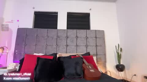 Snapshot of lyadumont chatting on 10.29.25 LYA online show from 10.29.25