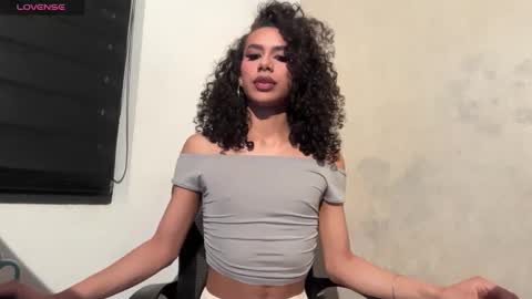 Snapshot of lyadumont chatting on 11.16.25 LYA online show from 11.16.25