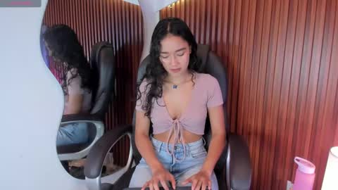 Lyhana Lee online show from 10.04.25