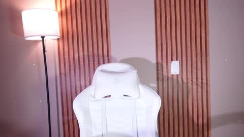 Lyhana Lee online show from 01.10.26