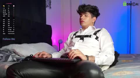 Lyle Bennett Freelance Model online show from 10.26.25