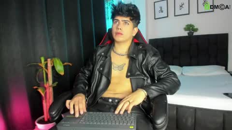 Lyle Bennett Freelance Model online show from 05.24.26
