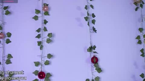 Snapshot of lyly_loveyou chatting on 12.16.25 Lyly online show from 12.16.25