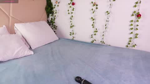 Snapshot of lyly_loveyou chatting on 12.18.25 Lyly online show from 12.18.25