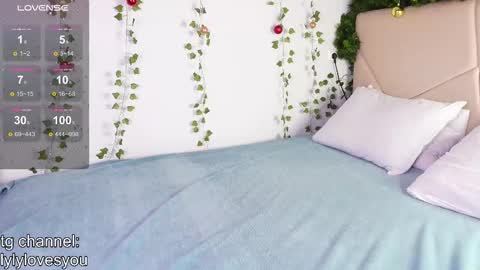 Snapshot of lyly_loveyou chatting on 12.22.25 Lyly online show from 12.22.25