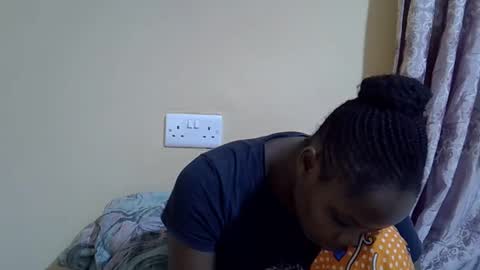 Snapshot of lyn_anna chatting on 10.17.25 lyn_anna online show from 10.17.25