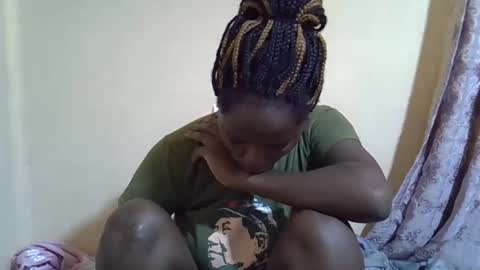 Snapshot of lyn_anna chatting on 11.17.25 lyn_anna online show from 11.17.25