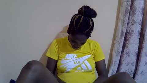 Snapshot of lyn_anna chatting on 11.25.25 lyn_anna online show from 11.25.25