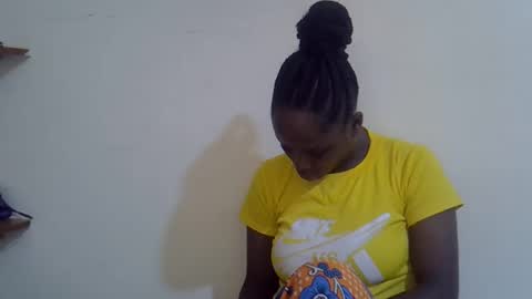 Snapshot of lyn_anna chatting on 05.15.26 lyn_anna online show from 05.15.26