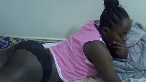 Snapshot of lyn_anna chatting on 05.18.26 lyn_anna online show from 05.18.26