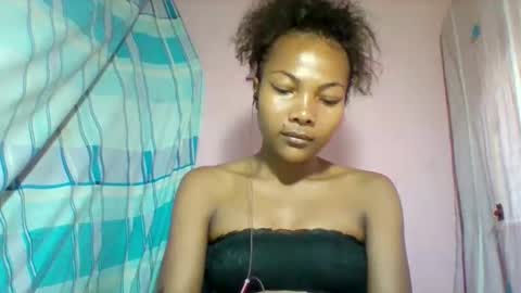 Snapshot of lyndah19 chatting on 12.20.25 lyndah19 online show from 12.20.25