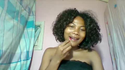 Snapshot of lyndah19 chatting on 12.21.25 lyndah19 online show from 12.21.25