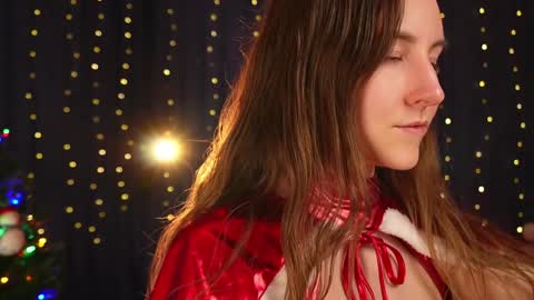 Snapshot of lynn_feline chatting on 12.25.24 Lynn online show from 12.25.24