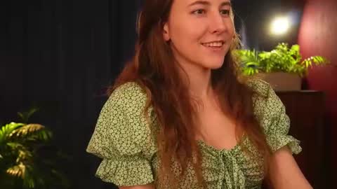 Snapshot of lynn_feline chatting on 10.28.25 Lynn online show from 10.28.25