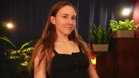 Snapshot of lynn_feline chatting on 11.17.25 Lynn online show from 11.17.25