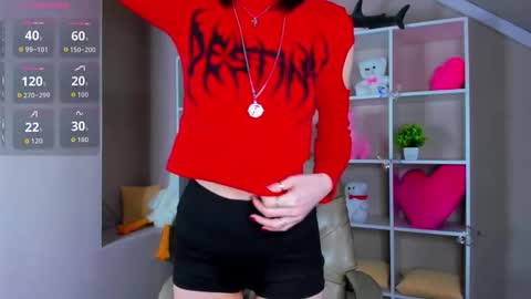 Snapshot of lynn_martin chatting on 12.14.25 Lynn online show from 12.14.25