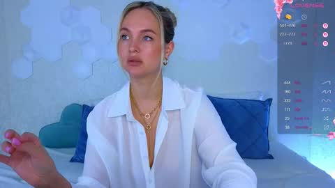 Snapshot of lynna_sparks chatting on 09.11.25 Lana online show from 09.11.25