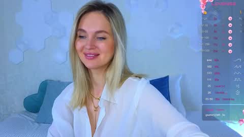 Snapshot of lynna_sparks chatting on 11.18.25 Lana online show from 11.18.25