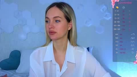 Snapshot of lynna_sparks chatting on 11.25.25 Lana online show from 11.25.25