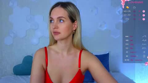 Snapshot of lynna_sparks chatting on 12.04.25 Lana online show from 12.04.25